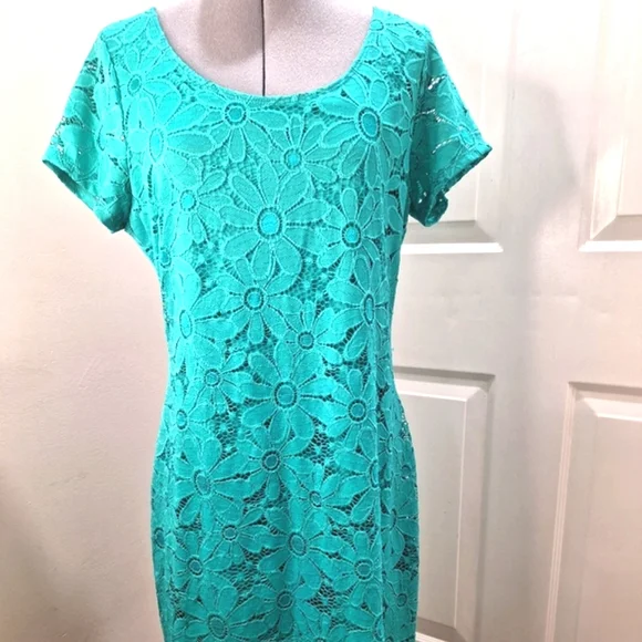 Tiana B. Green Soft Lacy Midi Dress Size Large - Picture 2 of 6